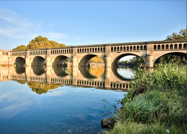 La Fondation Etrillard soutient Voies Navigables de France (VNF) pour la restauration du canal de Midi, joyau du patrimoine français.