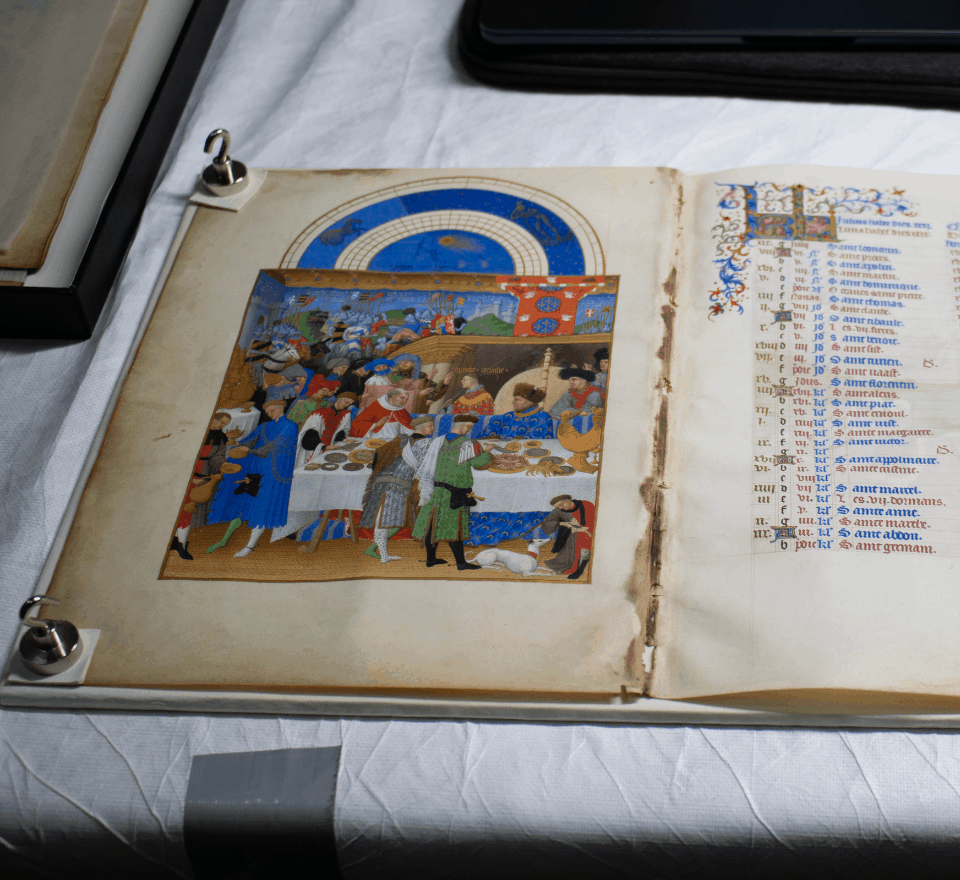 Une des douze grandes miniatures du calendrier, avant consolidation. © Château de Chantilly