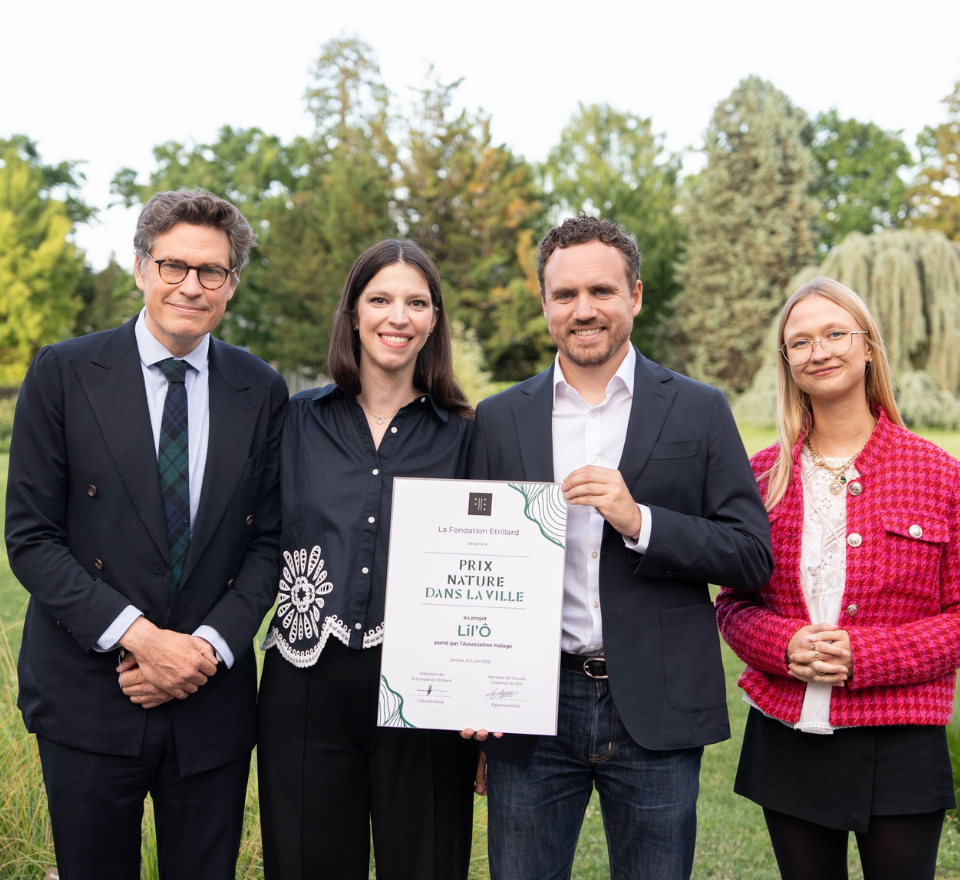 L’équipe de la Fondation Etrillard avec Antoine Cantaloup de l’Association Halage lors de la remise officielle du Prix Nature dans la ville