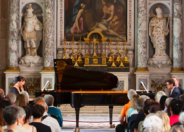 Formation de la nouvelle génération de musiciens par les Écoles d'art Américaines de Fontainebleau